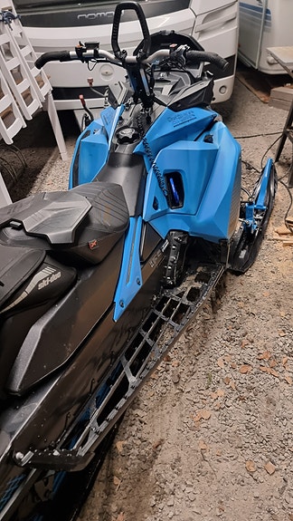 Ski-doo Summit X Expert 850 E-TEC 2 of 12