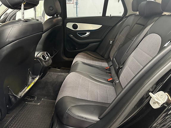 Mercedes-Benz C220 23 of 28