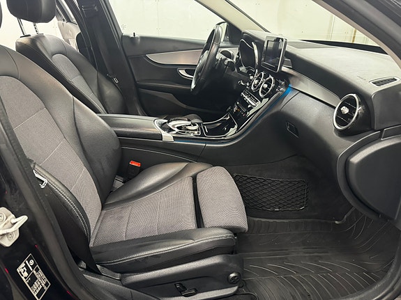 Mercedes-Benz C220 12 of 28