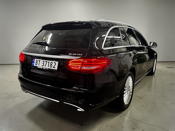 Mercedes-Benz C220 3 of 28