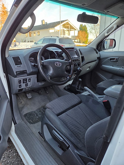 Toyota HiLux 10 of 20