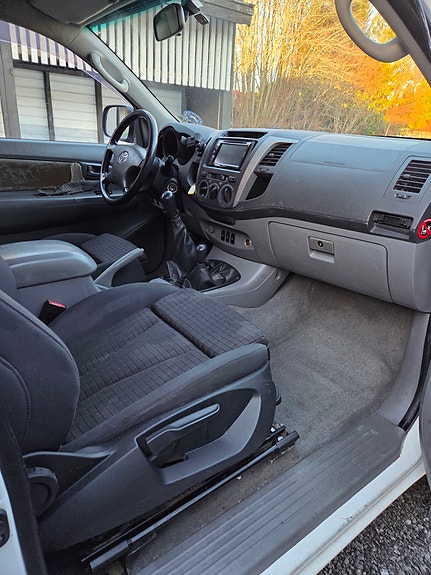 Toyota HiLux 11 of 20