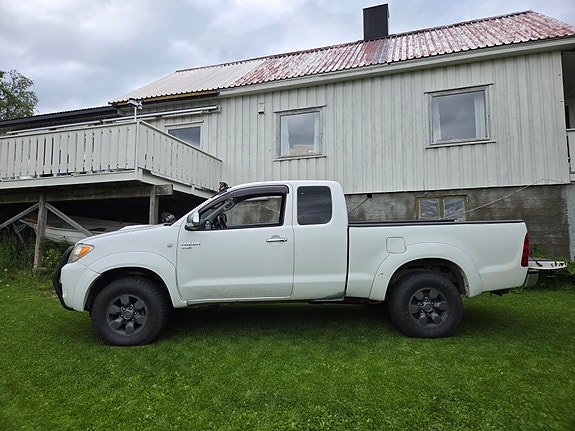 Toyota HiLux 3 of 20