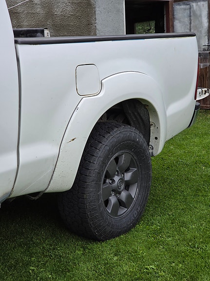 Toyota HiLux 9 of 20