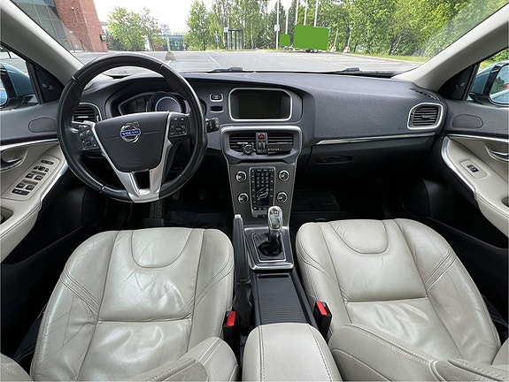 Volvo V40 13 of 23