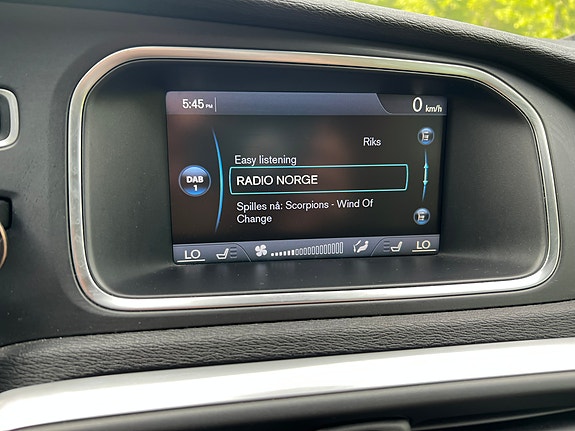 Volvo V40 17 of 23