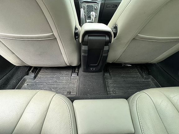 Volvo V40 14 of 23