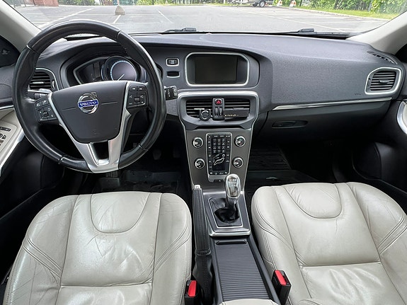 Volvo V40 12 of 23