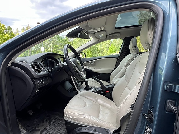 Volvo V40 10 of 23