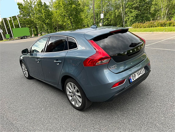 Volvo V40 8 of 23