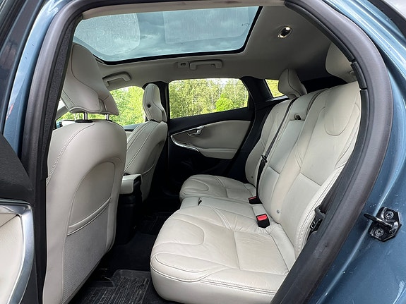 Volvo V40 11 of 23
