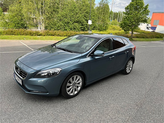 Volvo V40 3 of 23