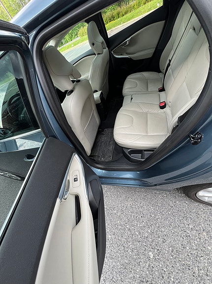 Volvo V40 15 of 23