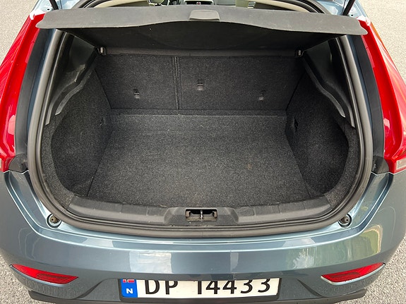Volvo V40 16 of 23