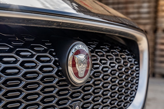 Jaguar I-PACE 11 of 29