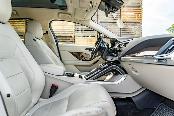 Jaguar I-PACE 18 of 29