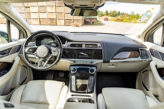 Jaguar I-PACE 20 of 29