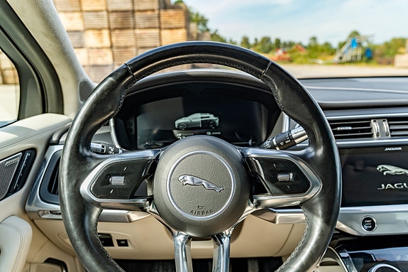 Jaguar I-PACE 21 of 29