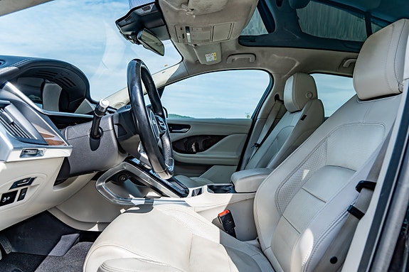 Jaguar I-PACE 15 of 29