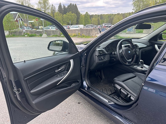 BMW 320d 14 of 27