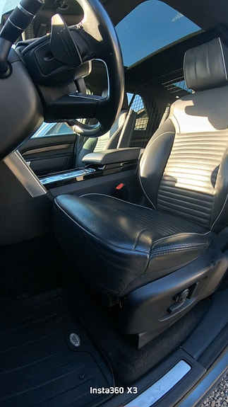 Land Rover Discovery 21 of 27