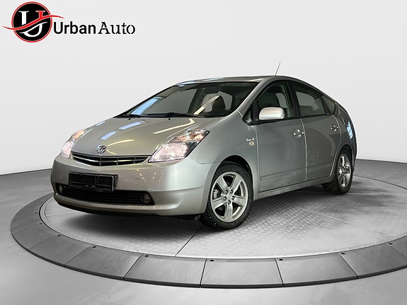 Toyota Prius 2 of 5