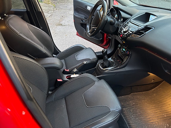 Ford Fiesta 15 of 18