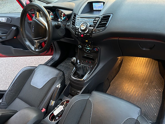Ford Fiesta 13 of 18