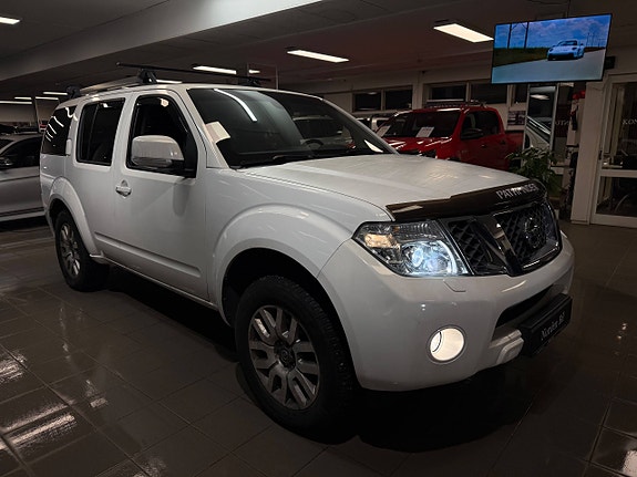 Nissan Pathfinder 4 of 5