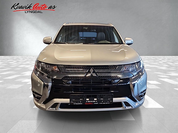 Mitsubishi Outlander 2 of 5