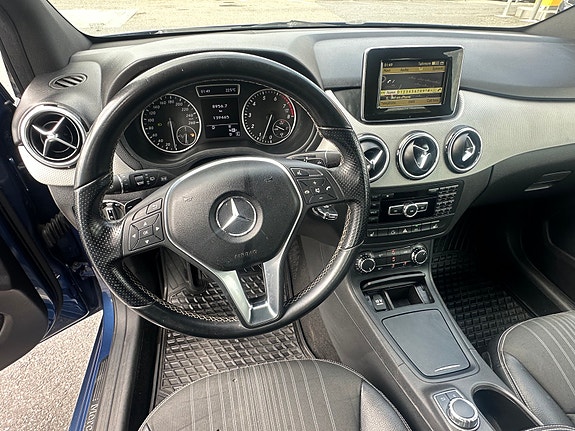Mercedes-Benz B180 9 of 15
