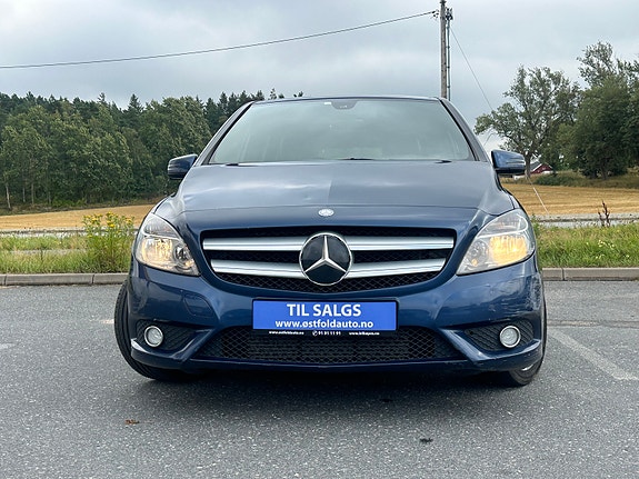 Mercedes-Benz B180 3 of 5