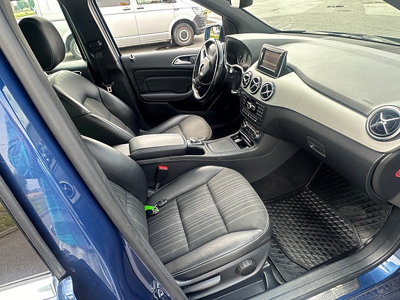 Mercedes-Benz B180 8 of 15