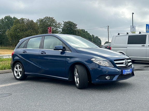 Mercedes-Benz B180 2 of 5
