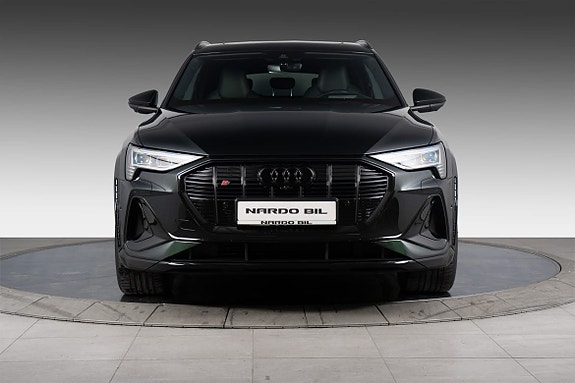 Audi e-tron S 3 of 5