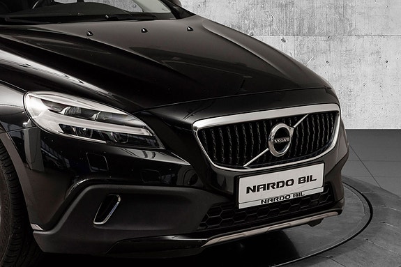 Volvo V40 Cross Country 3 of 5