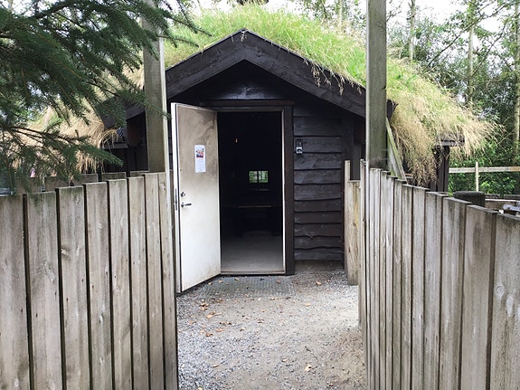 Grillhytten på lekeplassen