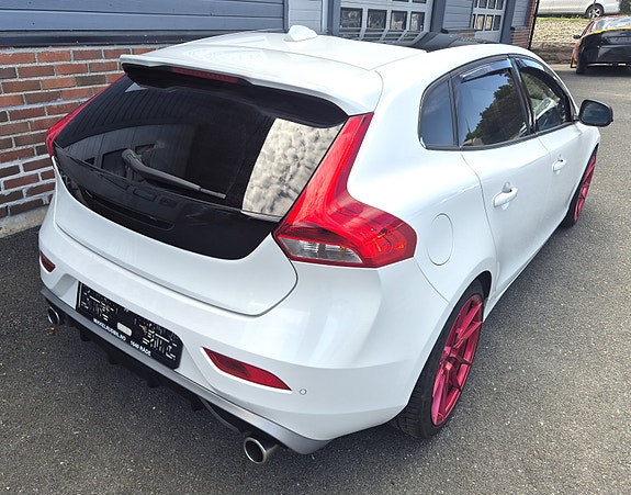 Volvo V40 8 of 20