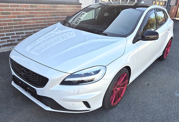 Volvo V40 4 of 5