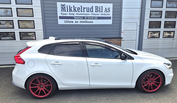 Volvo V40 3 of 5