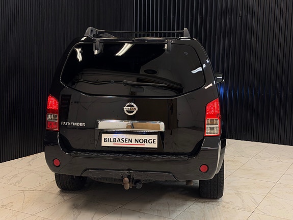 Nissan Pathfinder 5 of 5