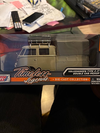 Motormax Timeless Legends Volkswagen Type 2 T1 Double Cab Pickup modellbil