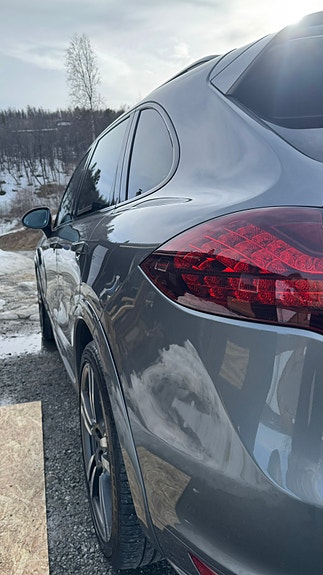 Porsche Cayenne 8 of 26