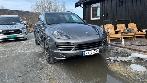 Porsche Cayenne 2 of 26