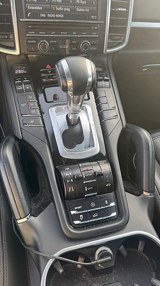 Porsche Cayenne 17 of 26