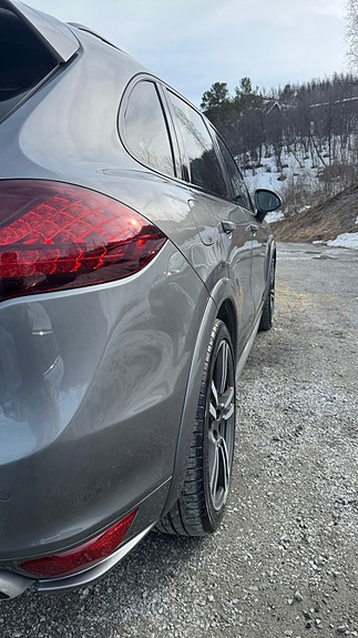 Porsche Cayenne 6 of 26