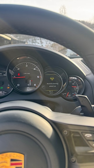 Porsche Cayenne 14 of 26