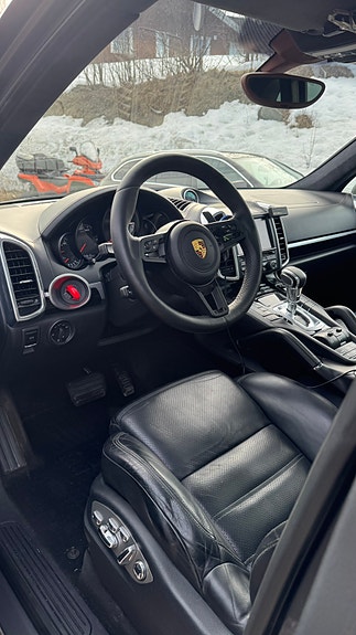 Porsche Cayenne 12 of 26