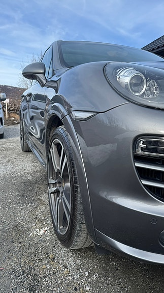 Porsche Cayenne 4 of 26