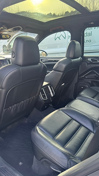 Porsche Cayenne 23 of 26